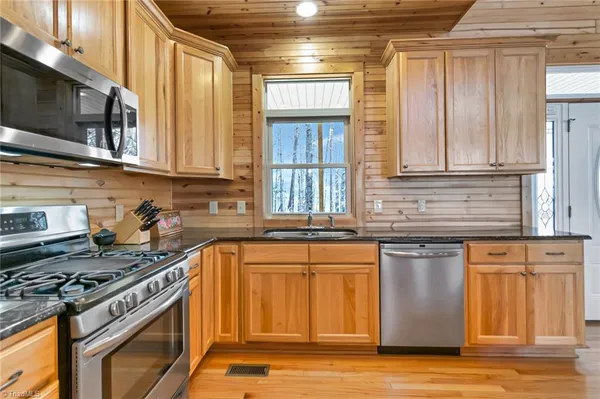 $578,000 | 658 Green Point Lane, Boomer, NC 28606