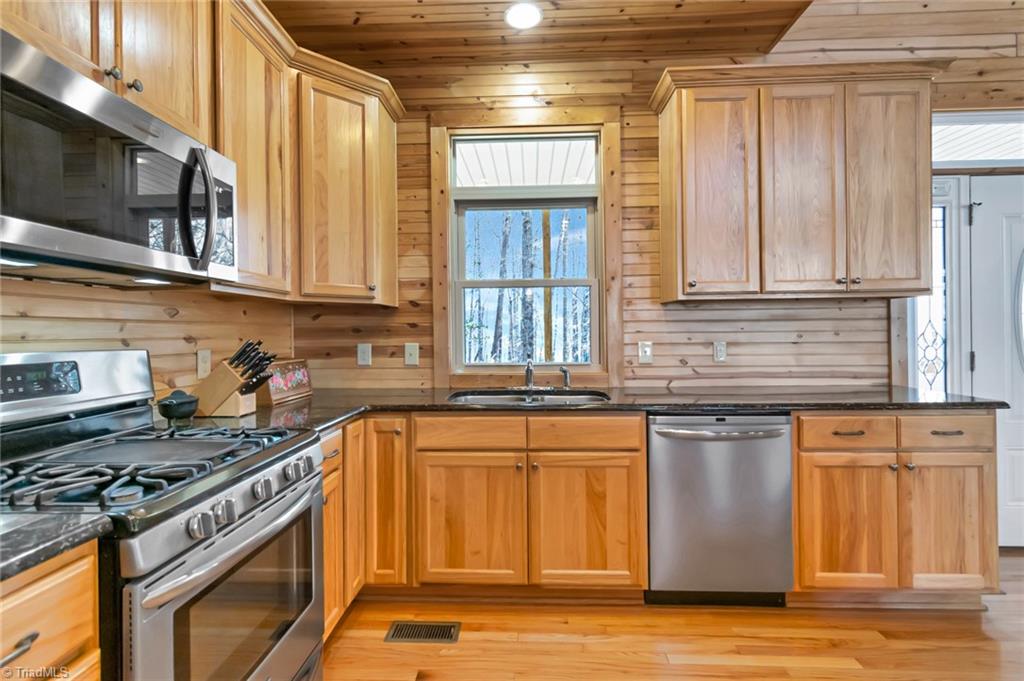 658 Green Point Lane Boomer, NC 28606 - Photo 14 of 50