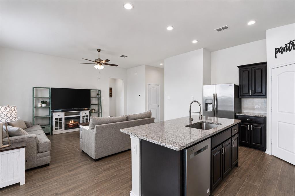 752 Ruellia Street Weatherford, TX 76086 - Photo 8 of 31
