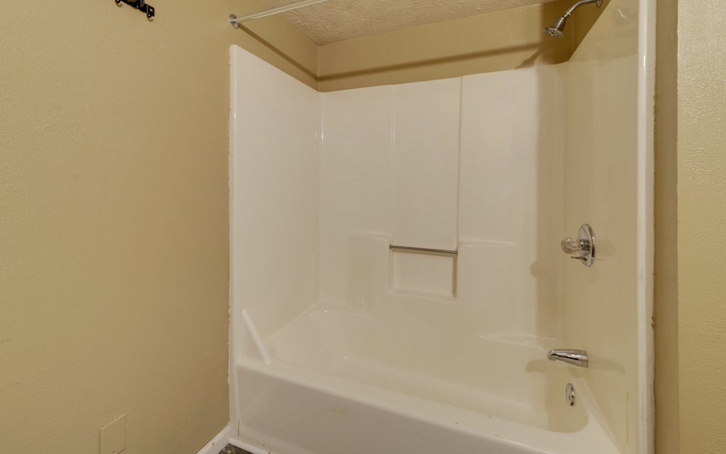 15 Trails End Road Blue Ridge, GA 30513 - Photo 15 of 46 a bathroom with a bathtub