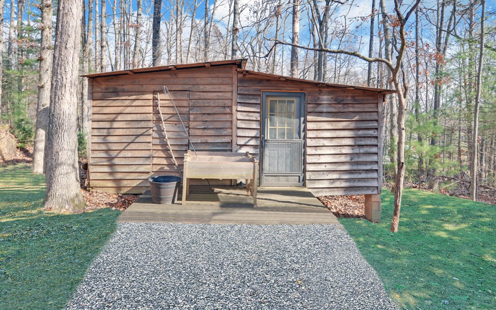 15 Trails End Road Blue Ridge, GA 30513 - Photo 42 of 46 a view of a house with backyard and a chair