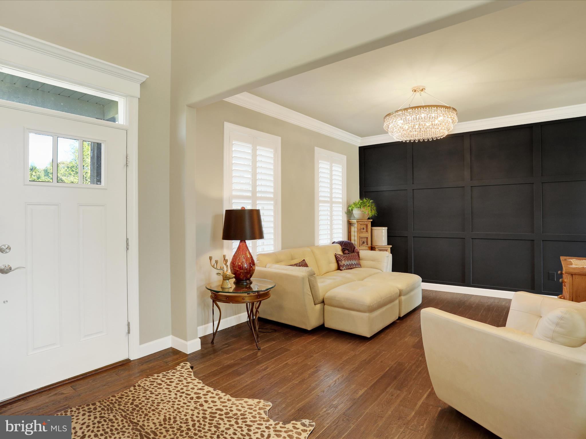 344 Hampshire Road Reading, PA 19608 - Photo 3 of 43 a living room with furniture and a lamp