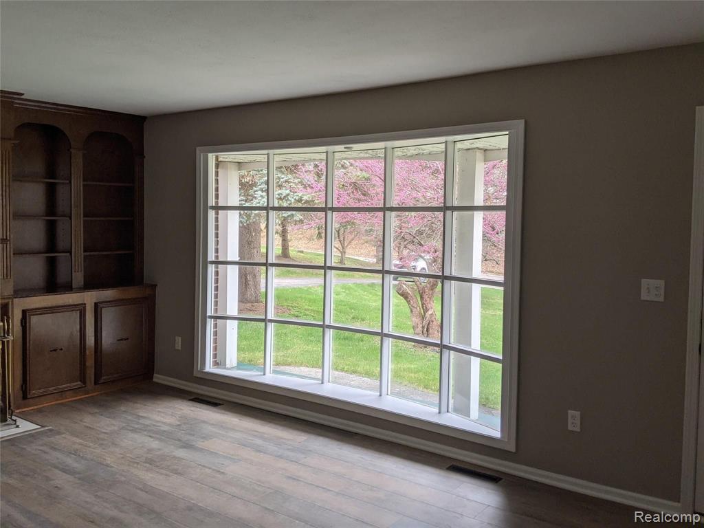 11354 Runyan Lake Road Fenton, MI 48430 - Photo 4 of 23