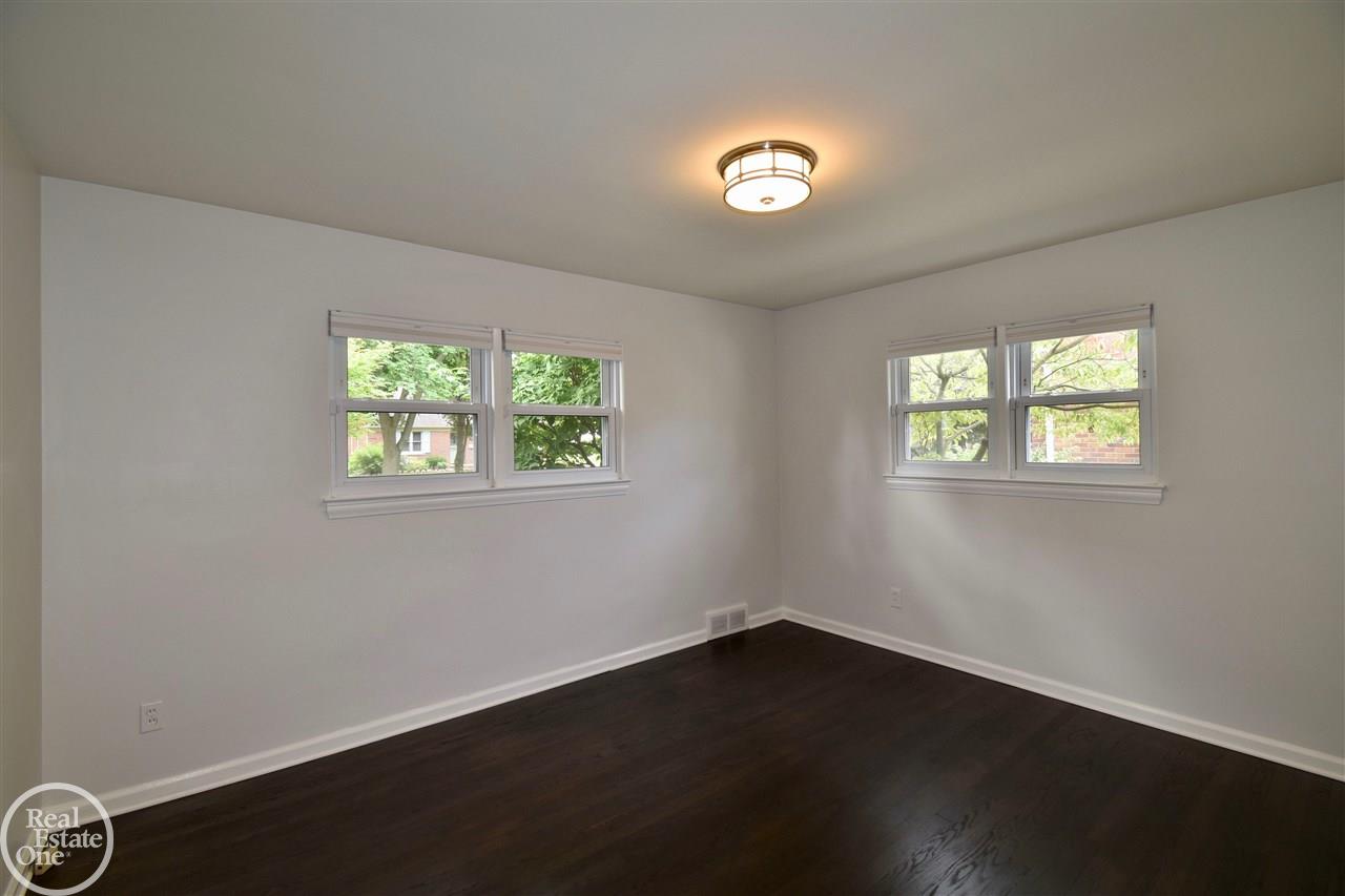 1086 Hawthorne Road Grosse Pointe, MI 48236 - Photo 19 of 31