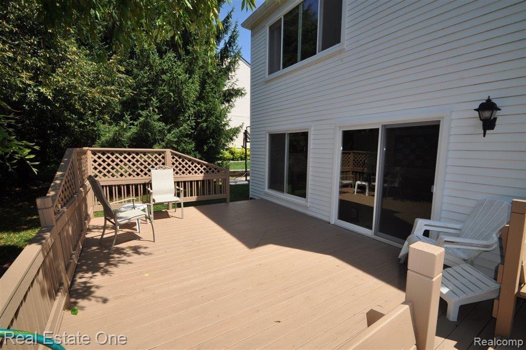 1649 Ridgecrest Rochester, MI 48306 - Photo 29 of 30 2nd Tier of Deck