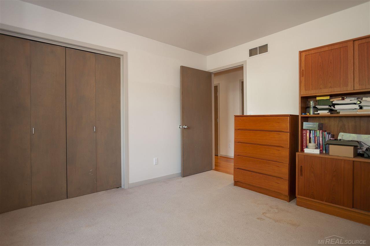 181 Lothrop Road Grosse Pointe, MI 48236 - Photo 44 of 77 31390616-43.JPG