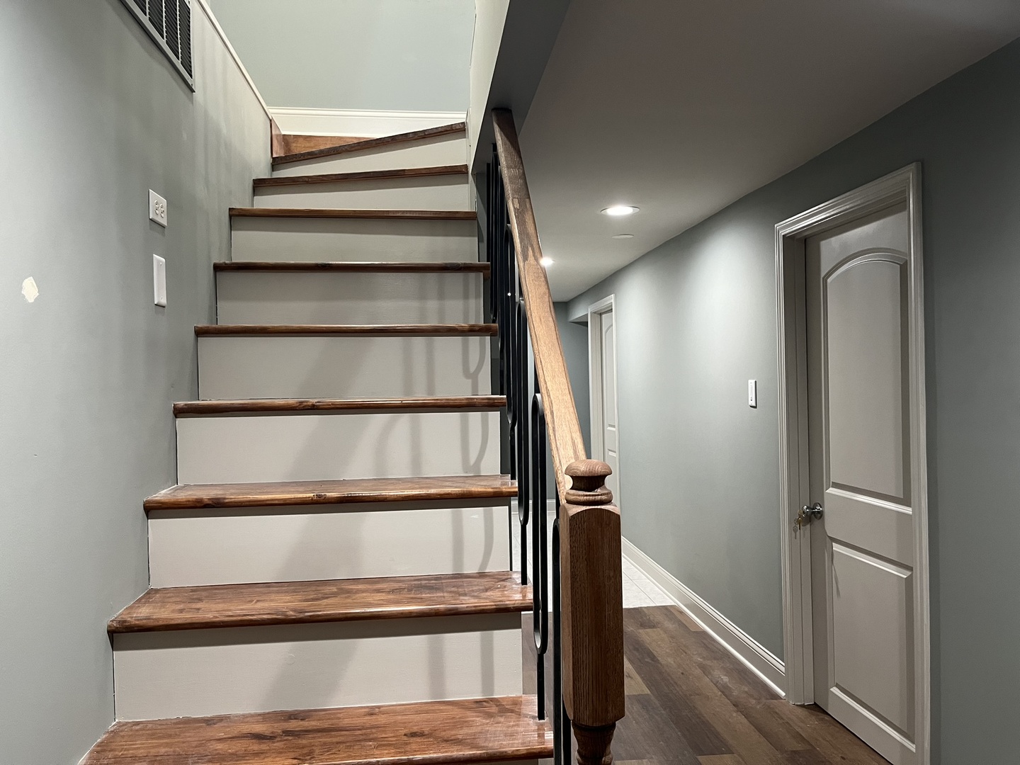 1446 West Irving Park Road, Unit 1 Chicago, IL 60613 - Photo 20 of 45 a view of entryway