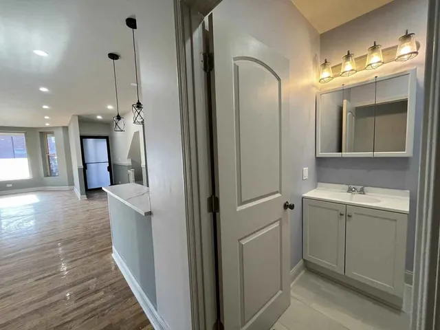 $4,950 | 1446 West Irving Park Road, Unit 1, Chicago, IL 60613