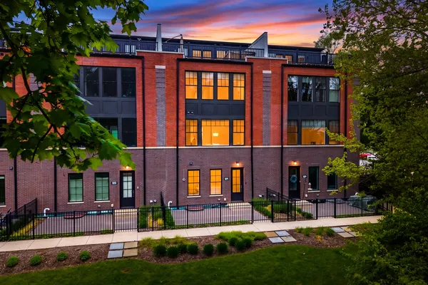 $1,900,000 | 924 East Chicago Avenue, Naperville, IL 60540