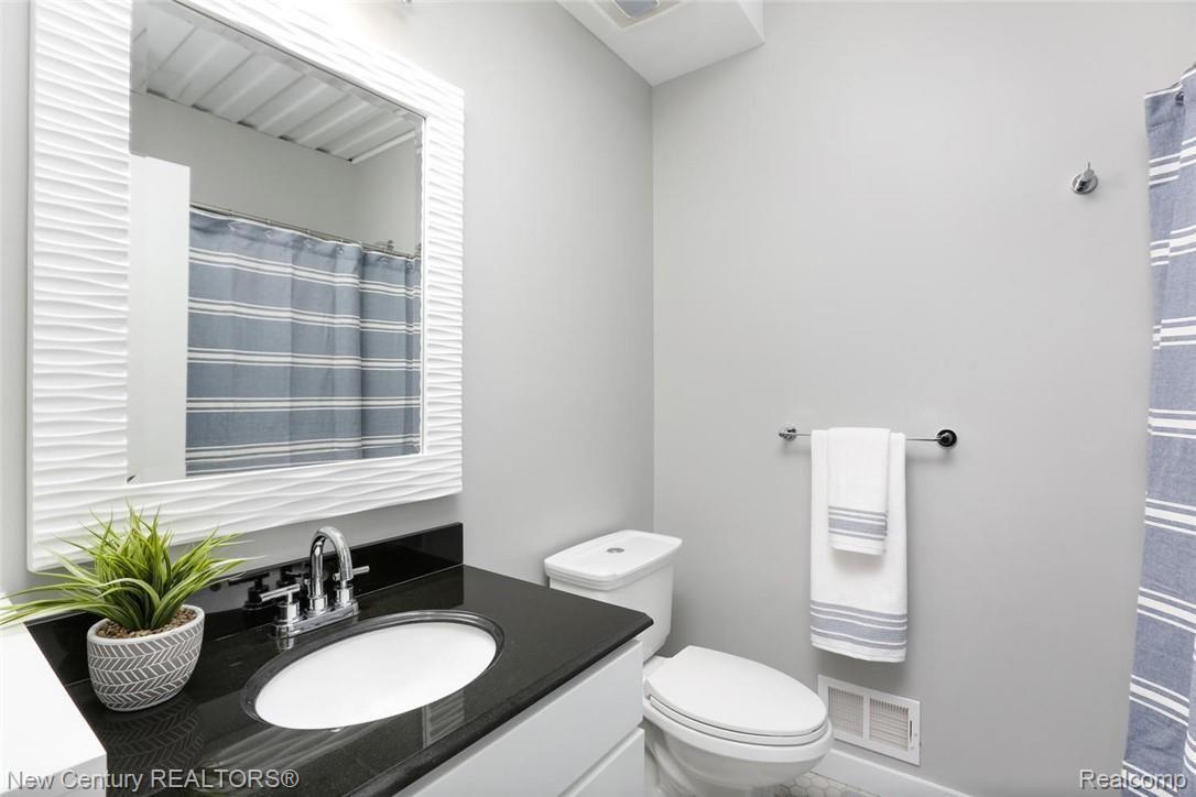 3271 Inman Street Ferndale, MI 48220 - Photo 21 of 24 Full guest bathroom downstairs