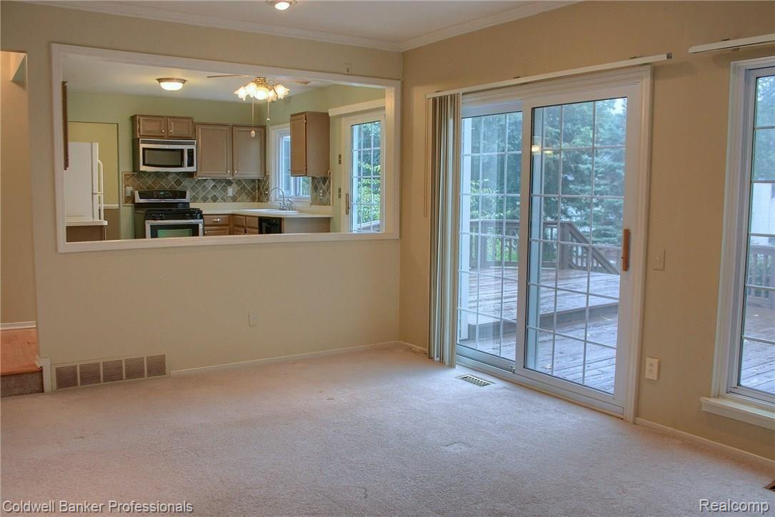 238 Parsons Lane Rochester, MI 48307 - Photo 15 of 30 Family_Room_4th_View.jpg