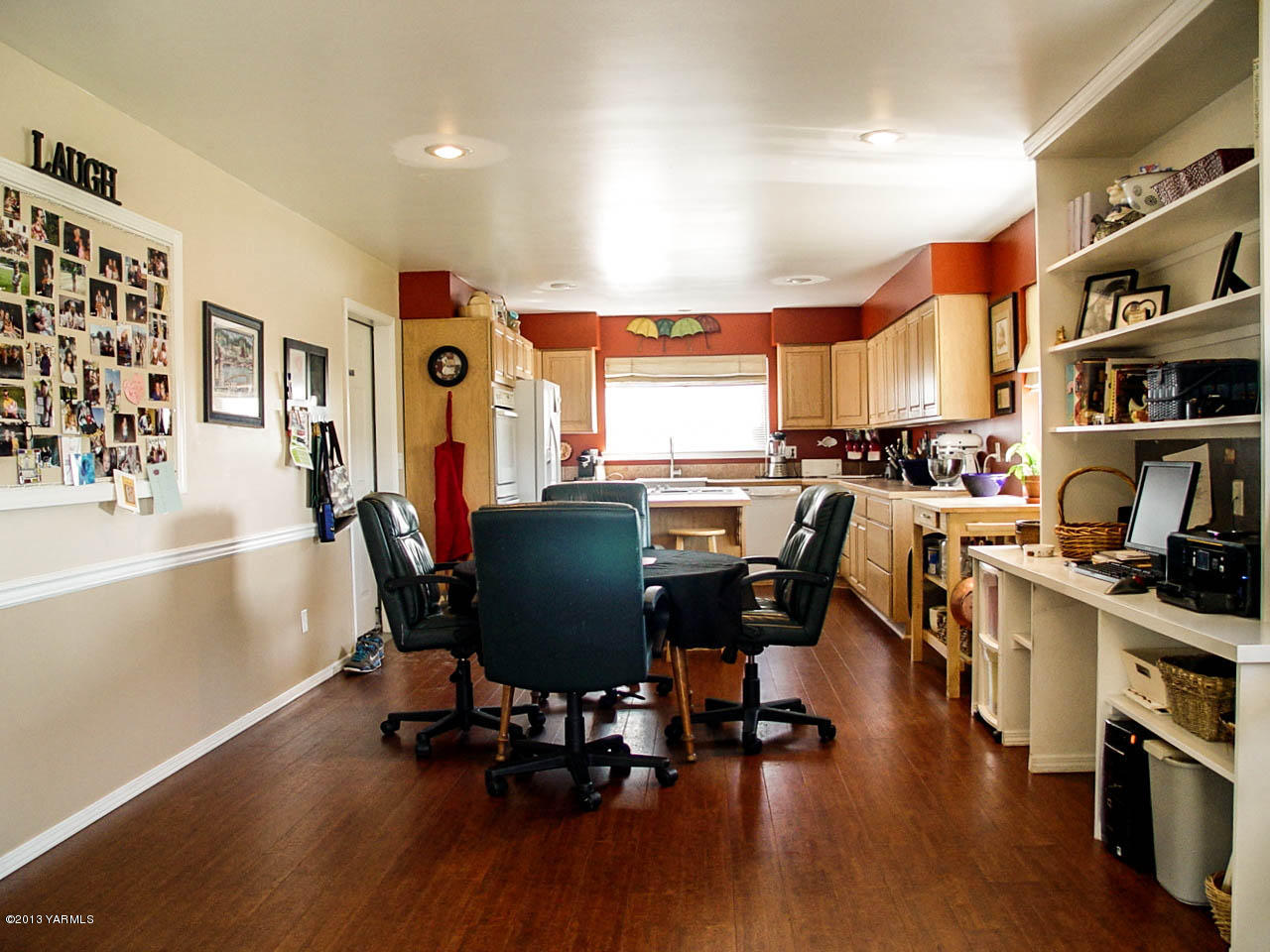 531 Winchester Road Yakima, WA 98908 - Photo 12 of 35 a view of a dining room with furniture and a wooden floor