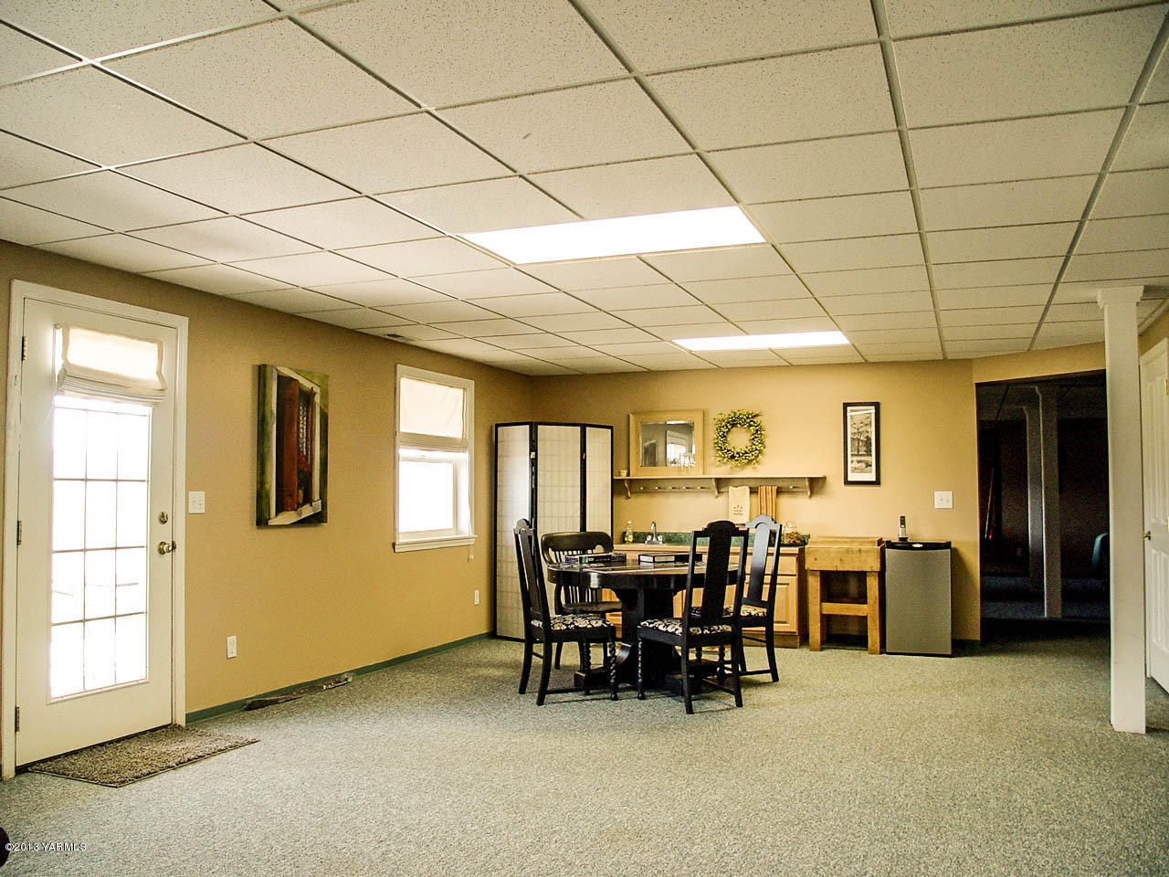 531 Winchester Road Yakima, WA 98908 - Photo 30 of 35 a view of a dining room with furniture and window