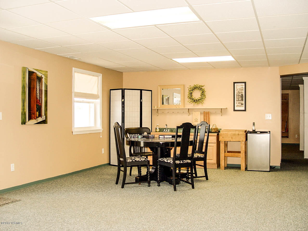 531 Winchester Road Yakima, WA 98908 - Photo 31 of 35 a view of a dining room with furniture and chandelier