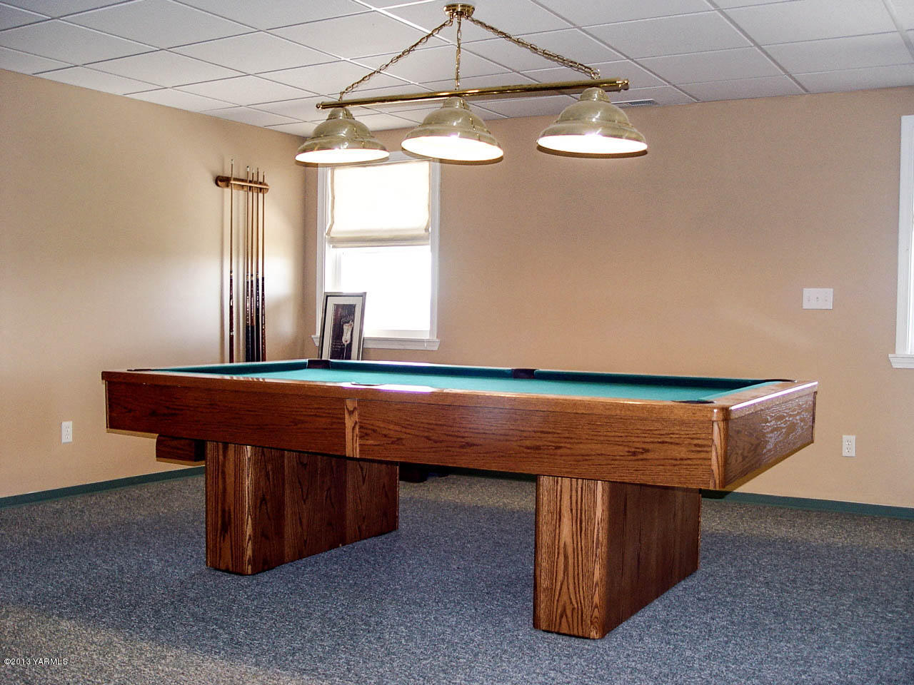 531 Winchester Road Yakima, WA 98908 - Photo 33 of 35 a room with table and window