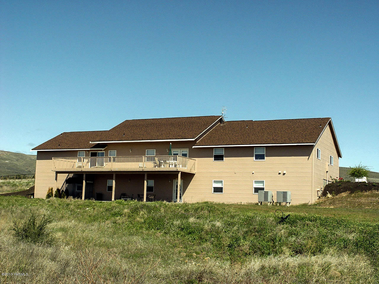 531 Winchester Road Yakima, WA 98908 - Photo 35 of 35 a view of a house with a small yard