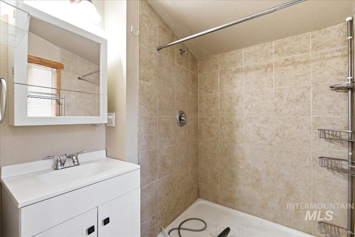 6 Rattlesnake Road Boise, ID 83716 - Photo 18 of 32