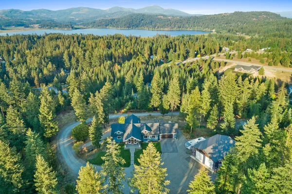 $1,950,000 | 18059 North Advent Lane, Post Falls, ID 83854