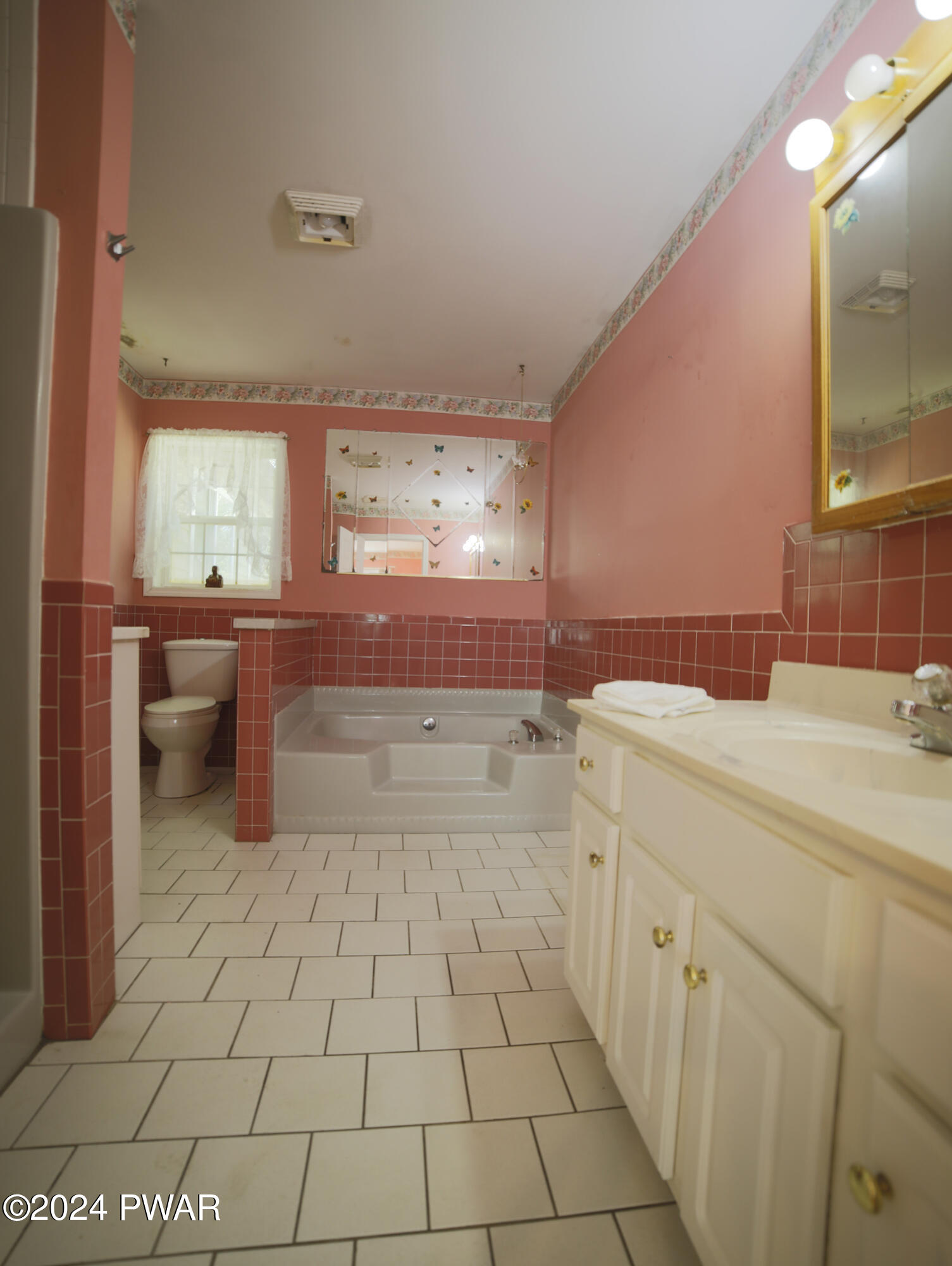 173 Meadow Ridge Acres Road Dingmans Ferry, PA 18328 - Photo 14 of 36 _K4L1541