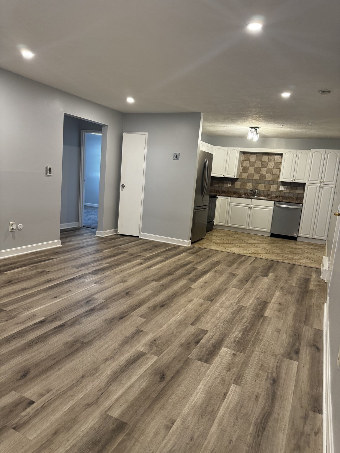 6 Walker Road, Unit 4 North Andover, MA 01845 - Photo 8 of 17 Gallery Image 8