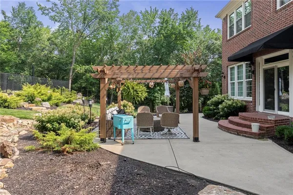 $2,195,000 | 16931 South Highland Ridge Drive, Loch Lloyd, MO 64012