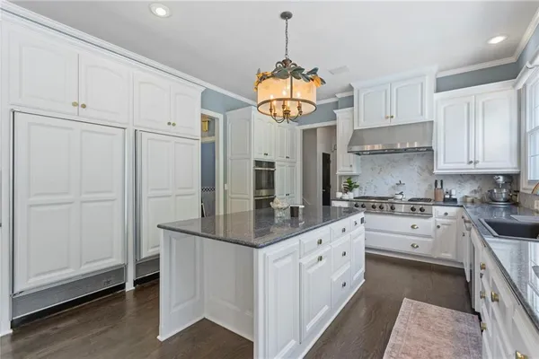 $2,195,000 | 16931 South Highland Ridge Drive, Loch Lloyd, MO 64012