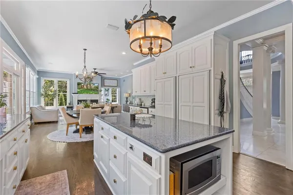 $2,195,000 | 16931 South Highland Ridge Drive, Loch Lloyd, MO 64012