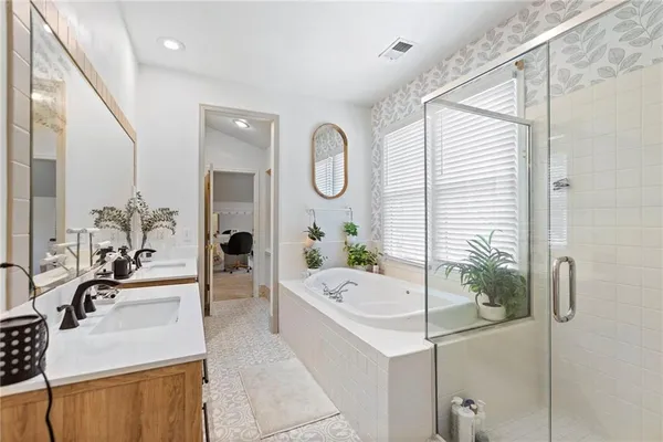 $2,195,000 | 16931 South Highland Ridge Drive, Loch Lloyd, MO 64012