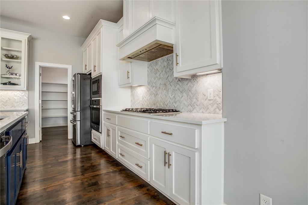 613 Southwest Brummel Road Lee's Summit, MO 64081 - Photo 5 of 29