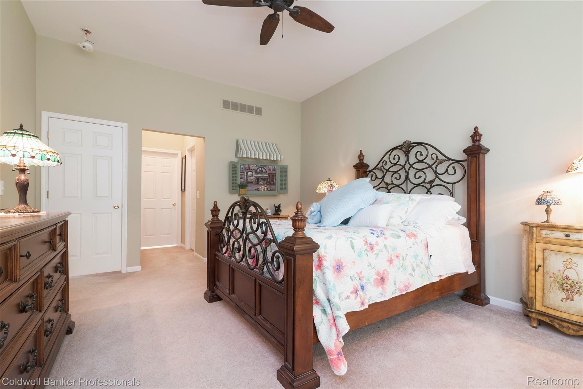 6607 Chatham Circle Rochester, MI 48306 - Photo 13 of 28 Master Bedroom