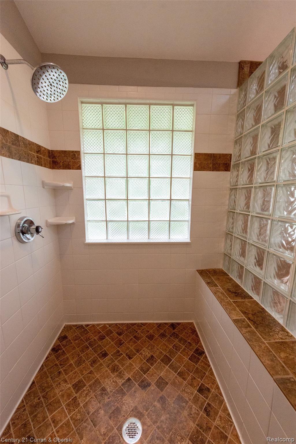 3011 Bamlet Road Royal Oak, MI 48073 - Photo 47 of 59 Huge shower!