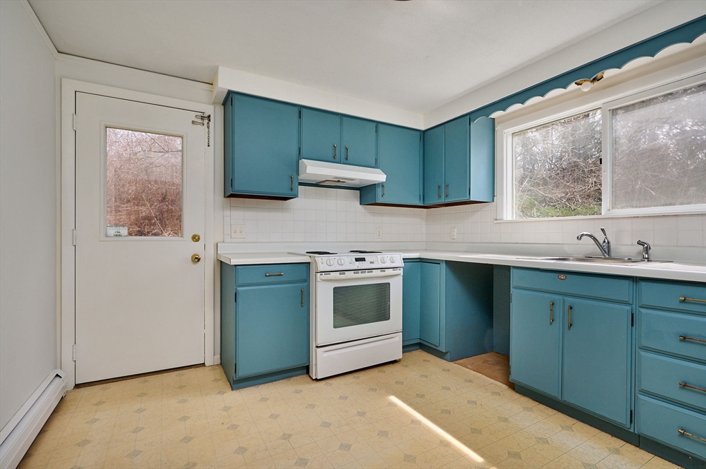 278 Middle Street Amherst, MA 01002 - Photo 9 of 42 Gallery Image 9