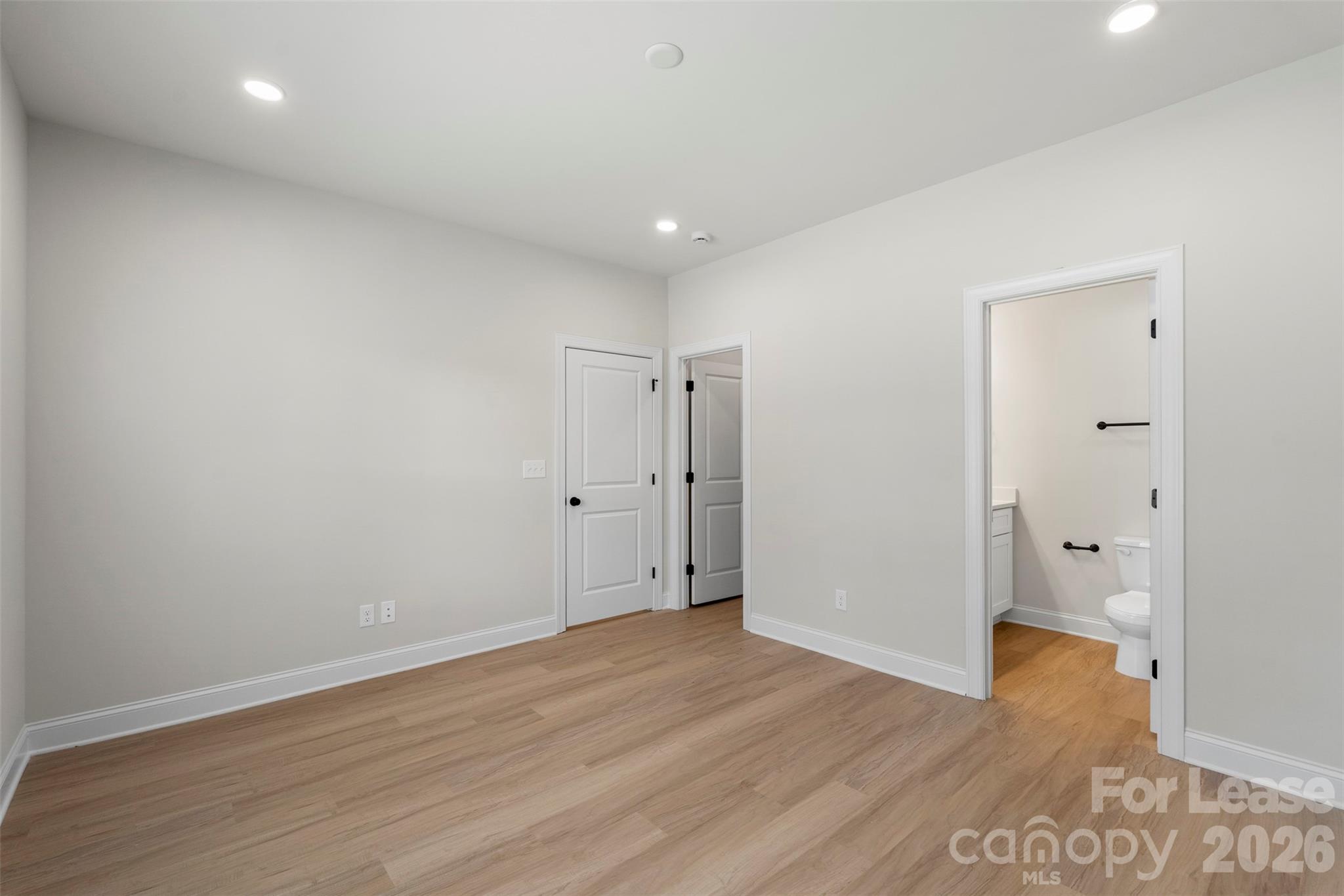 7805 Shadow Lawn Road Charlotte, NC 28269 - Photo 4 of 27