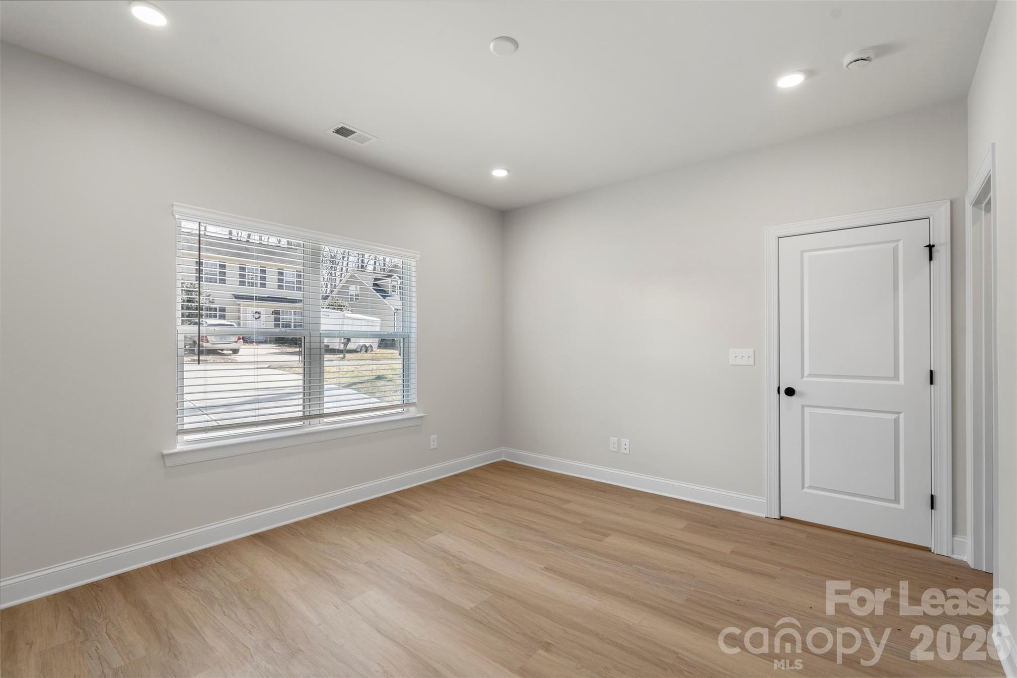 7805 Shadow Lawn Road Charlotte, NC 28269 - Photo 5 of 27