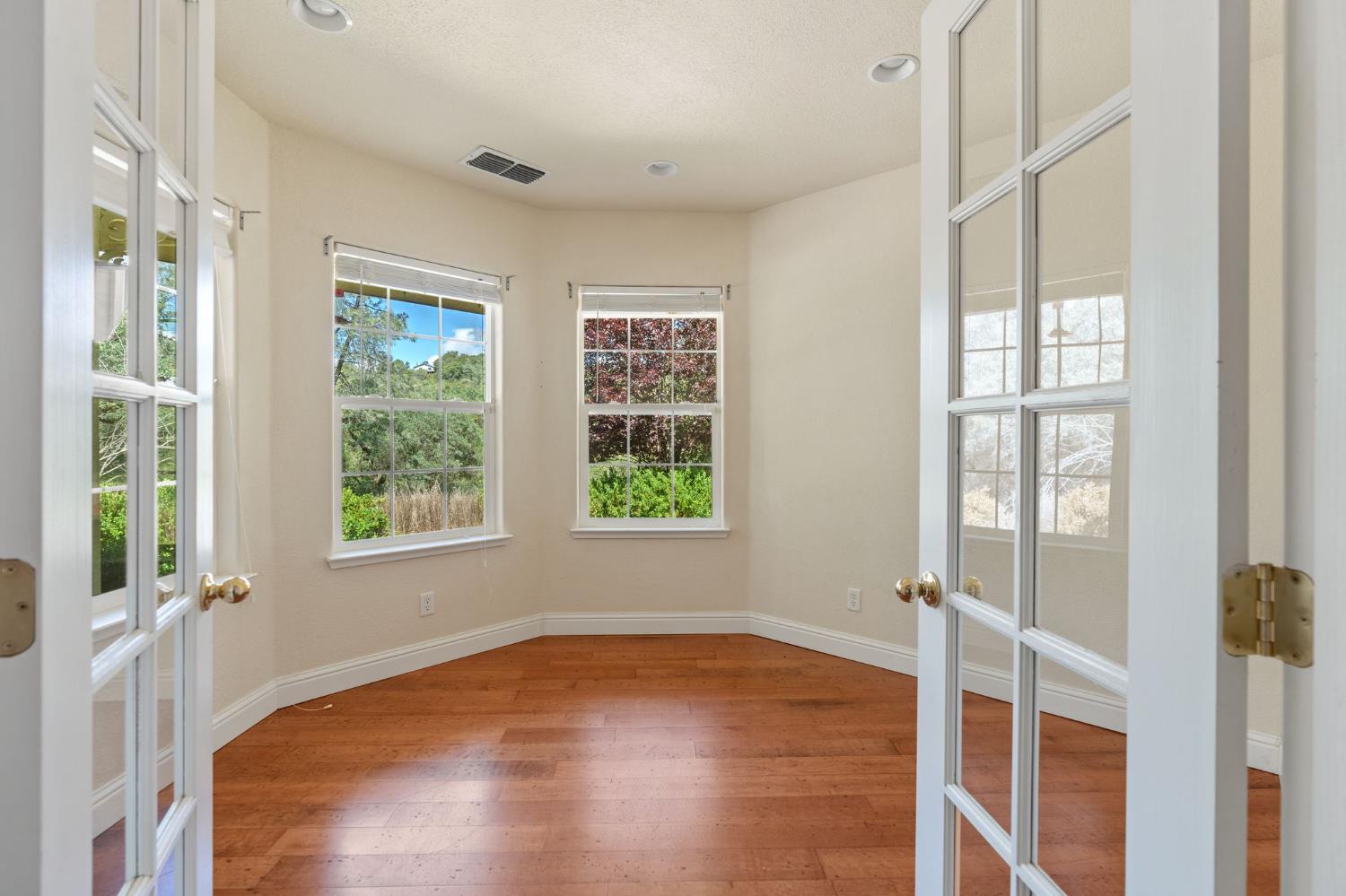 4410 Rossler Road Placerville, CA 95667 - Photo 18 of 35 a view of empty room with wooden floor and fan