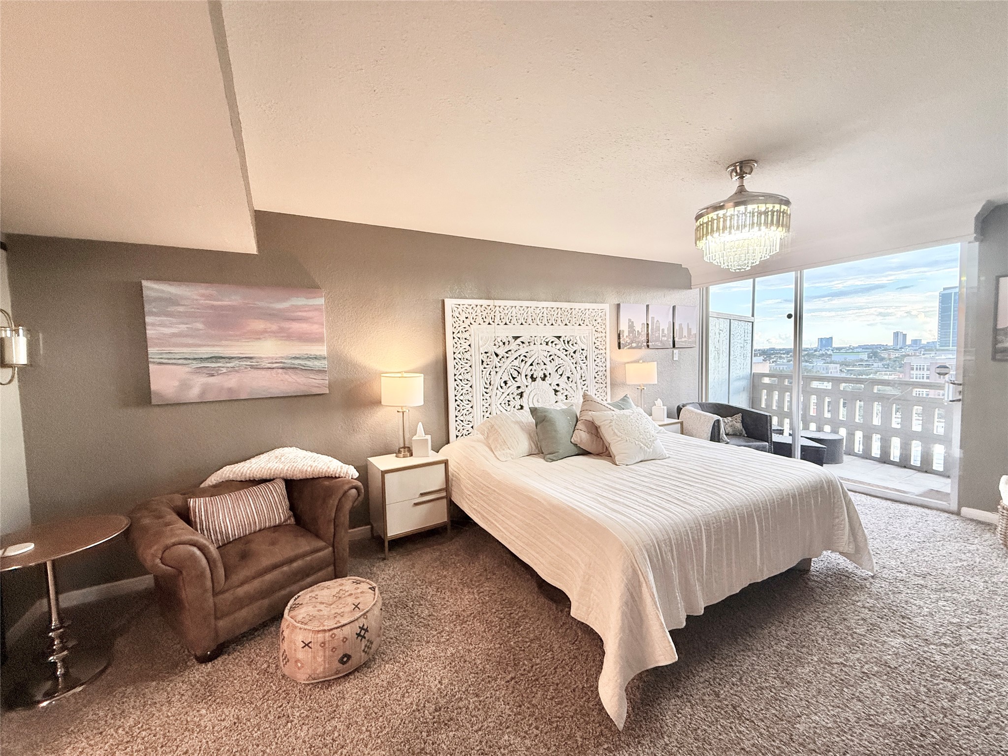 2016 Main Street, Unit 1022 Houston, TX 77002 - Photo 13 of 48 a bedroom with bed and window
