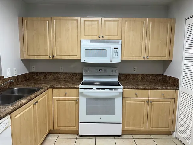 $2,150 | 529 East Sheridan Street, Unit 108, Dania Beach, FL 33004