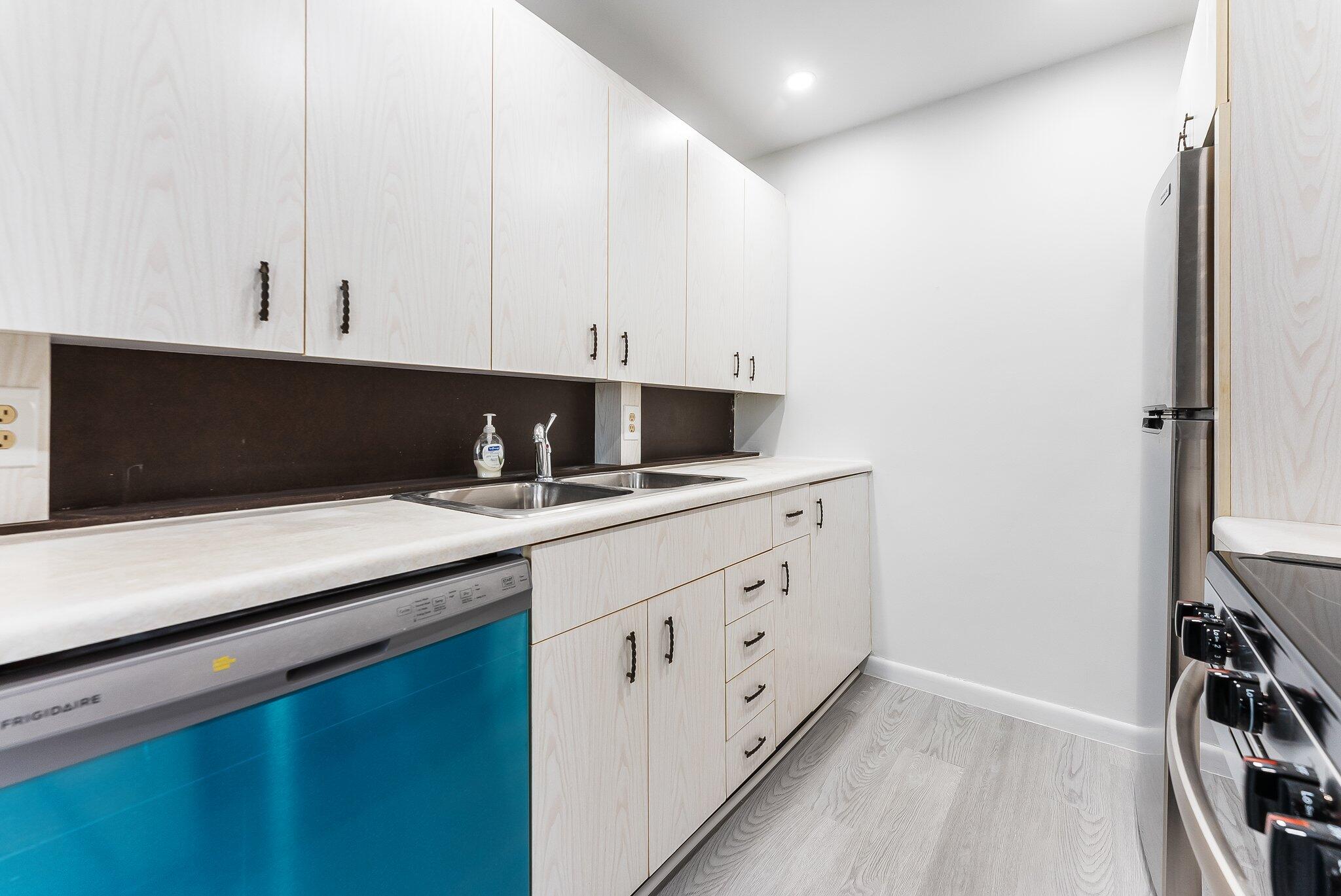 4006 Cornwall East Boca Raton, FL 33434 - Photo 3 of 27 Kitchen