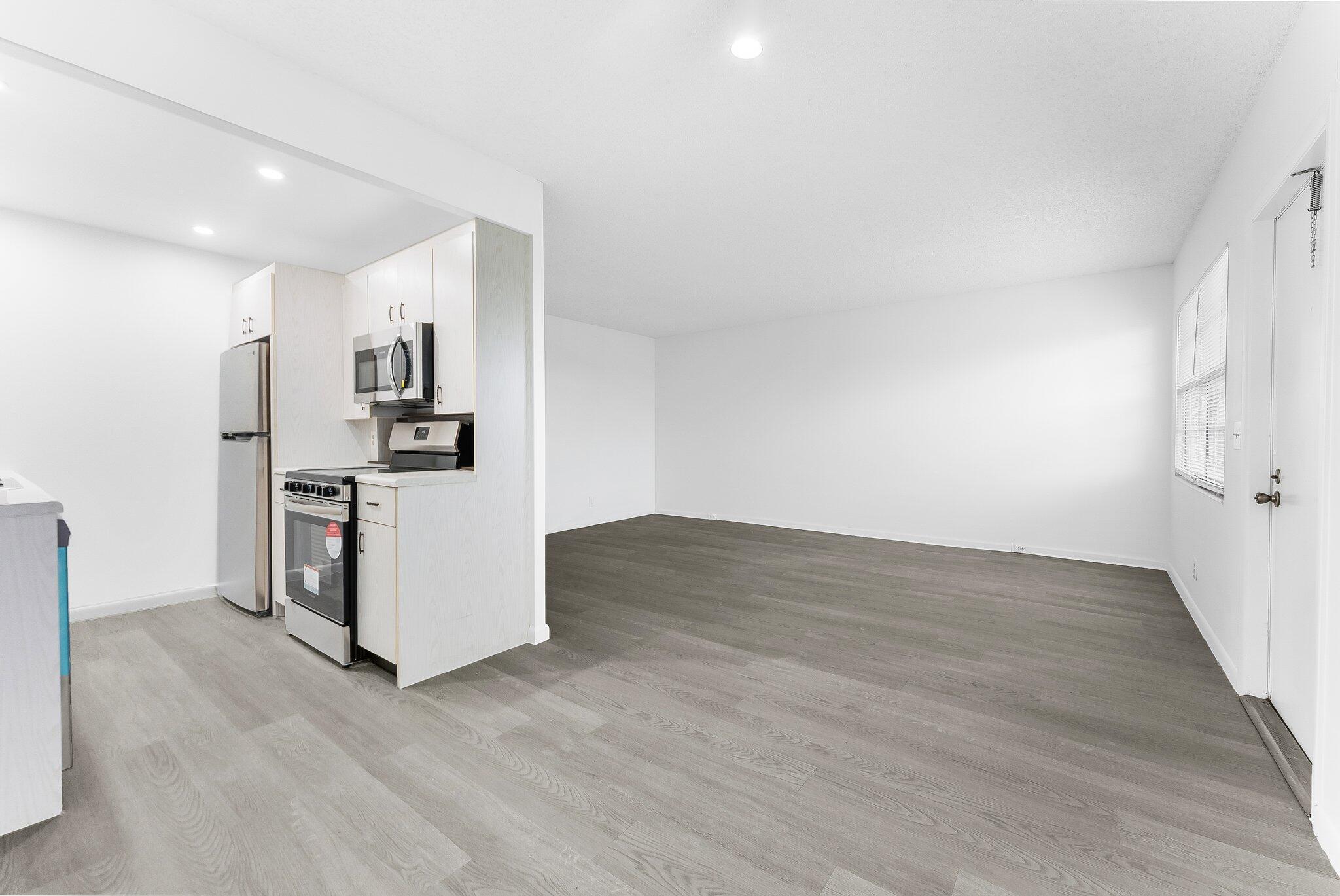 4006 Cornwall East Boca Raton, FL 33434 - Photo 5 of 27 Kitchen/living/Dining