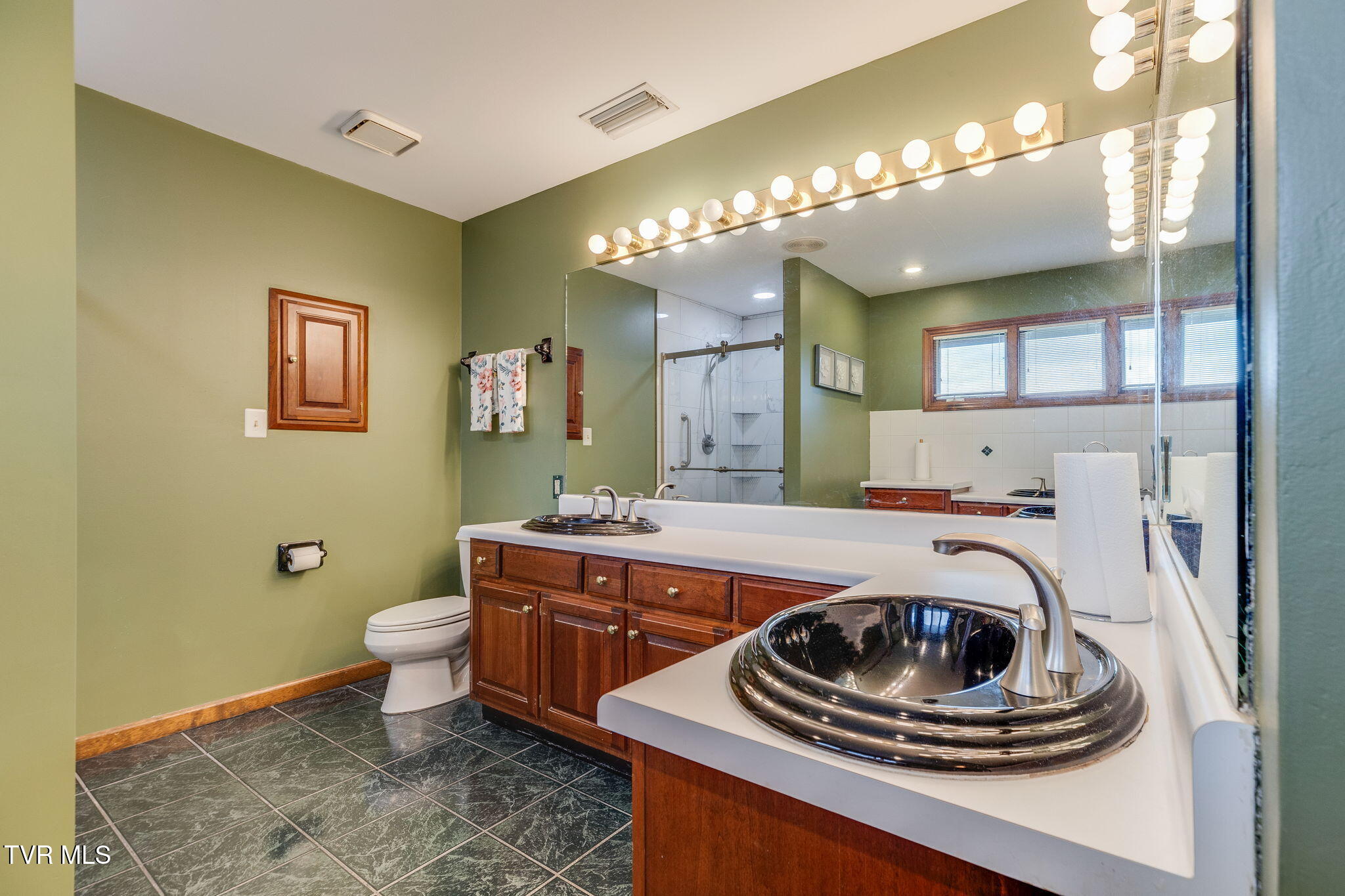 815 Quail Ridge Court Elizabethton, TN 37643 - Photo 19 of 40 020