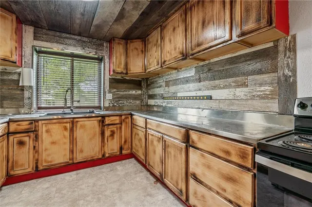 $499,900 | 19707 East State Route, Archie, MO 64725