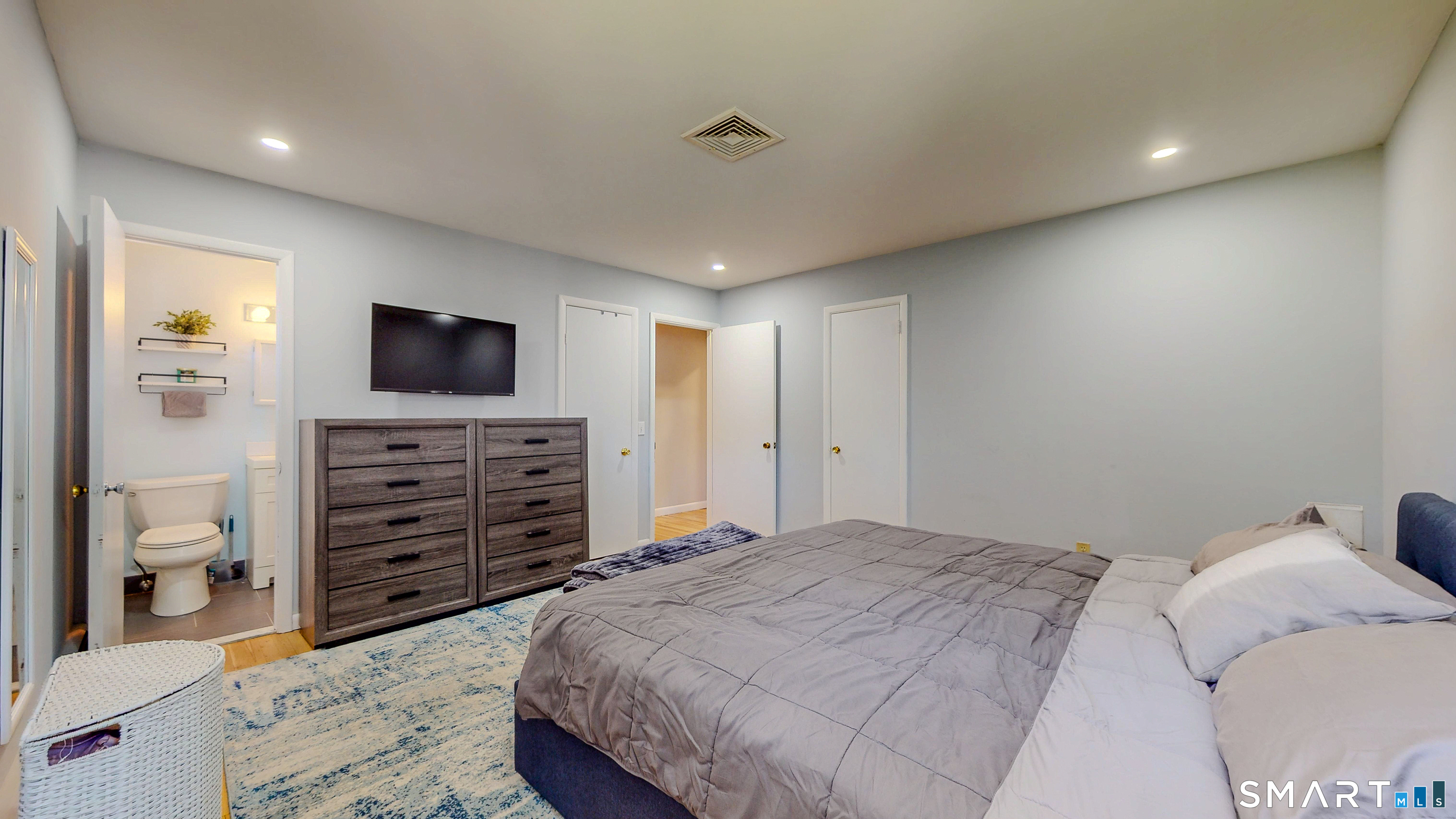 347 Edison Road Trumbull, CT 06611 - Photo 24 of 38