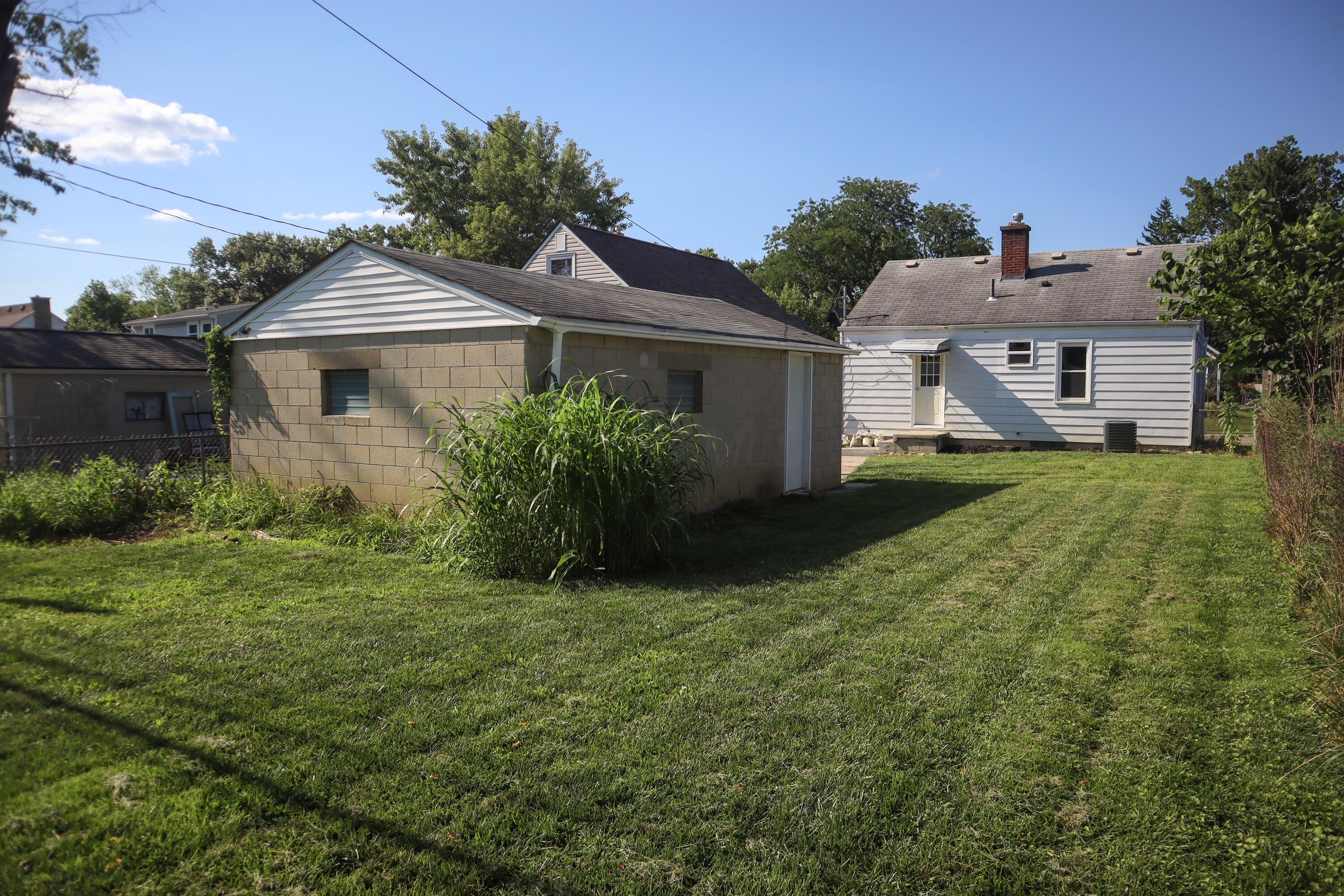 265 Chase Road Columbus, OH 43214 - Photo 16 of 17 Backyard 1