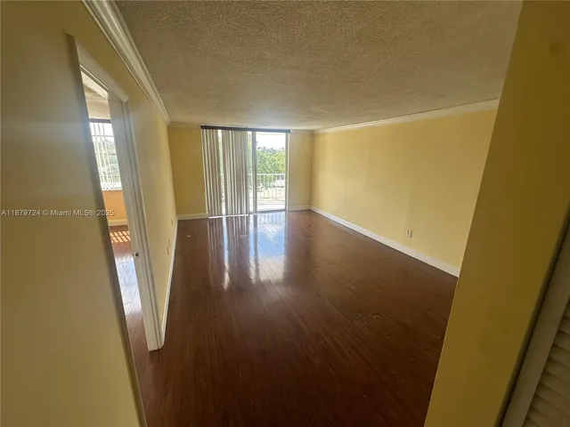 $1,500 | 496 Northwest 165th Street, Unit D311, Miami, FL 33169