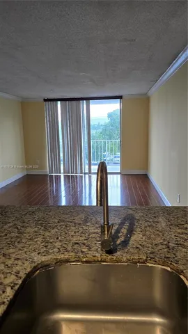 $1,500 | 496 Northwest 165th Street, Unit D311, Miami, FL 33169