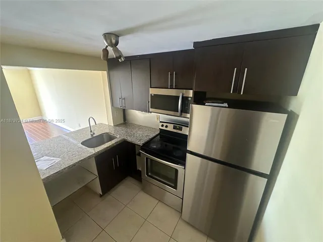 $1,500 | 496 Northwest 165th Street, Unit D311, Miami, FL 33169