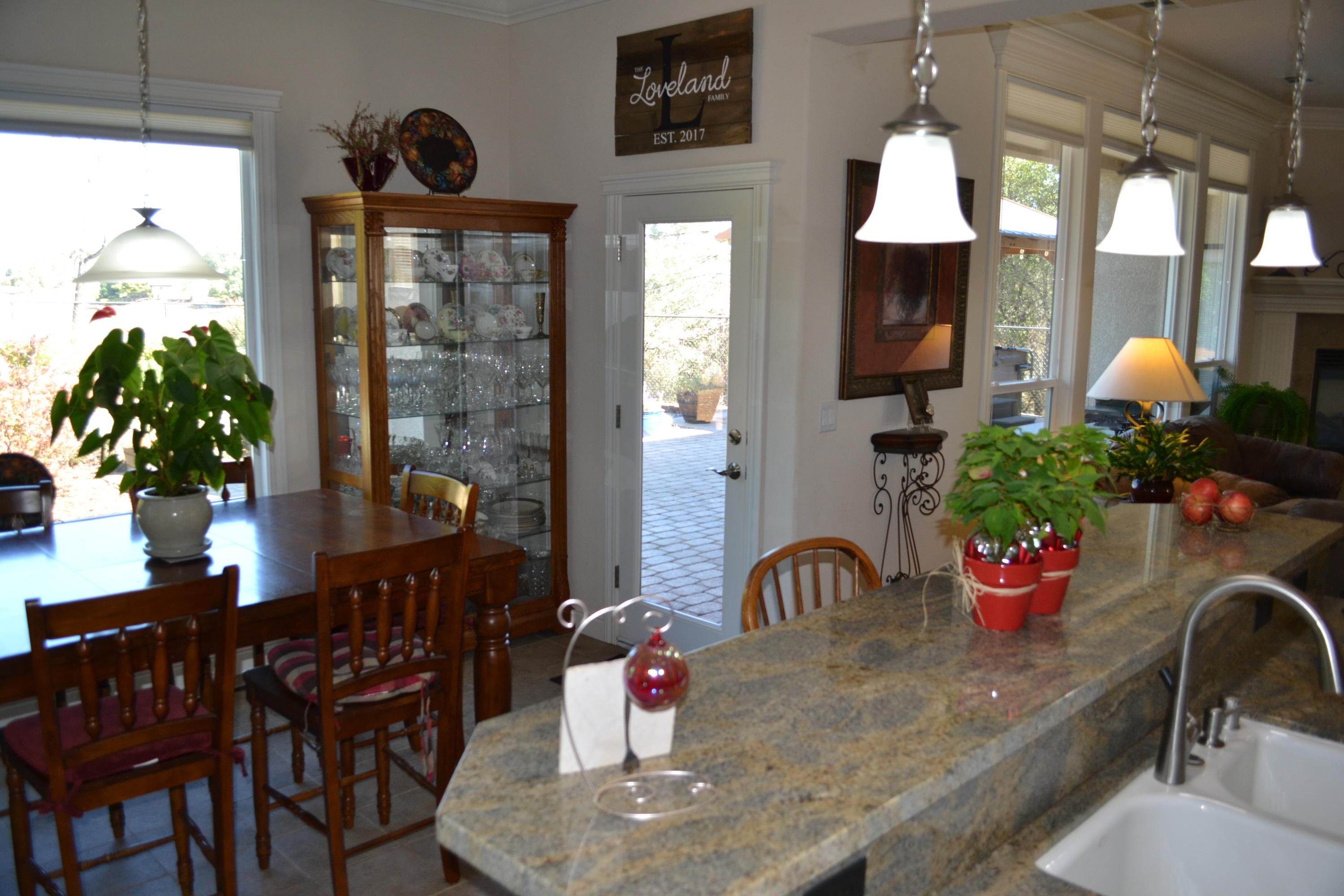 2102 Tarmac Road Redding, CA 96003 - Photo 17 of 50 Open and Inviting