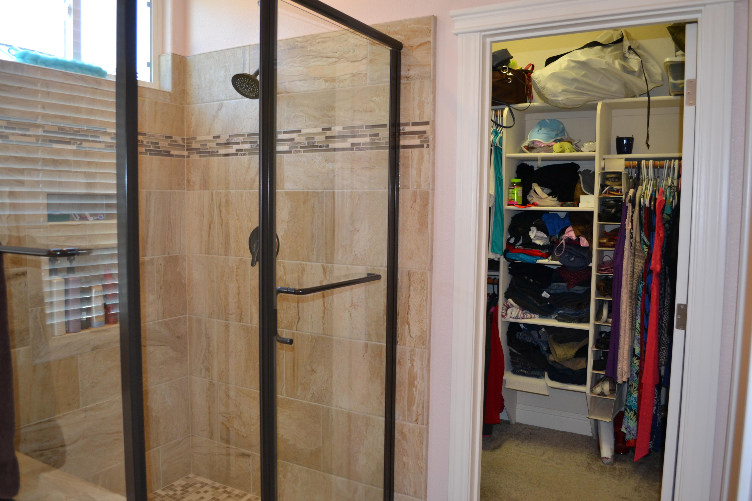 2102 Tarmac Road Redding, CA 96003 - Photo 28 of 50 Beautiful Tiled Shower