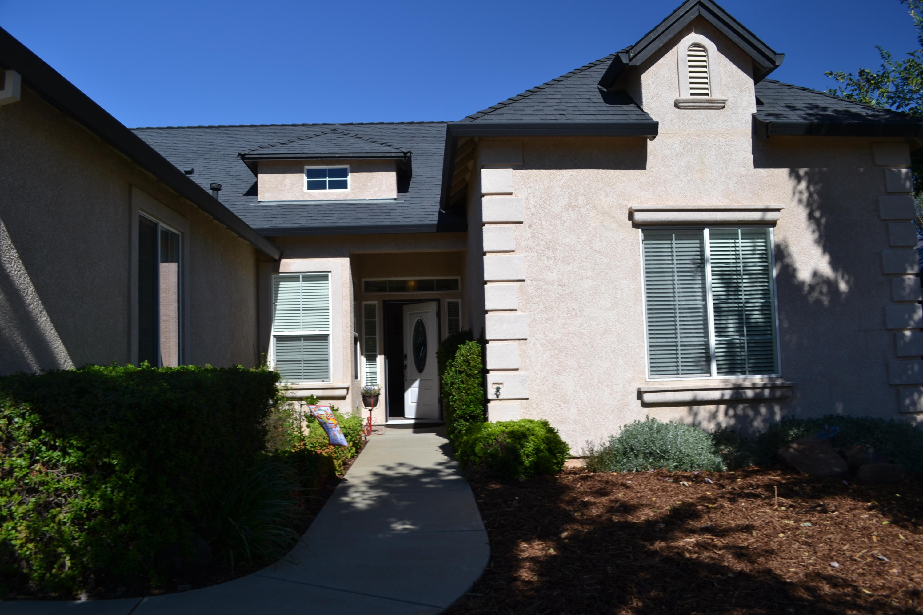 2102 Tarmac Road Redding, CA 96003 - Photo 3 of 50 Welcoming Entry