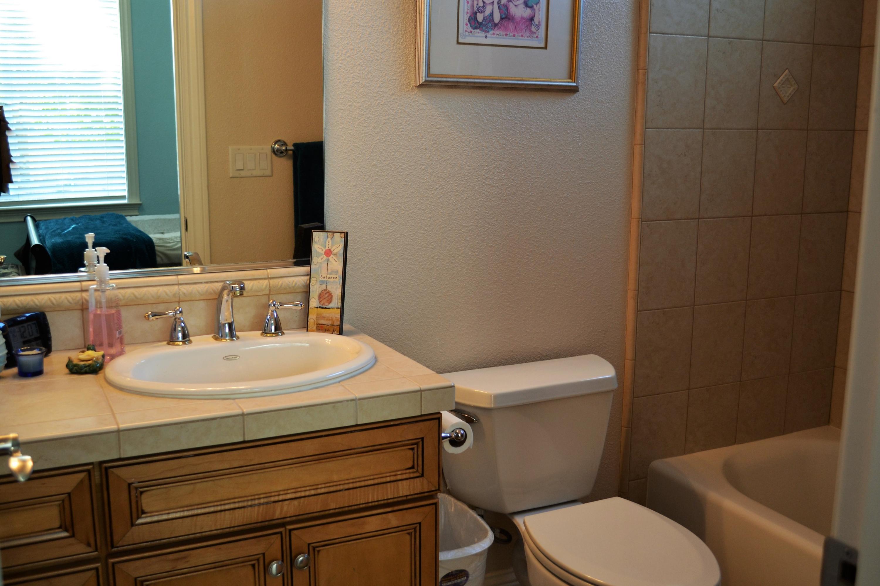 2102 Tarmac Road Redding, CA 96003 - Photo 32 of 50 Second Bathroom